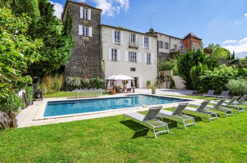 Duras Villa Sleeps 12 with Pool and WiFi gîte à louer Baleyssagues