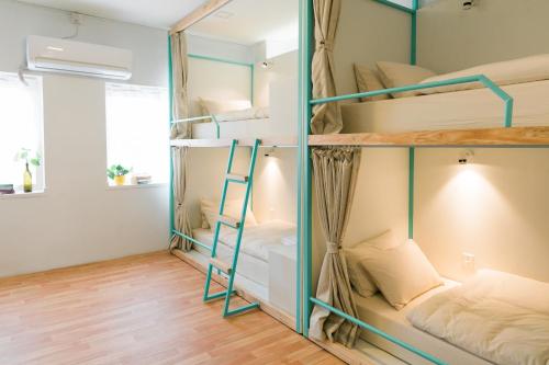 1 bunk bed