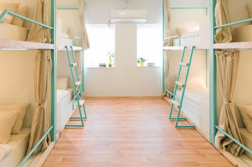 1 bunk bed