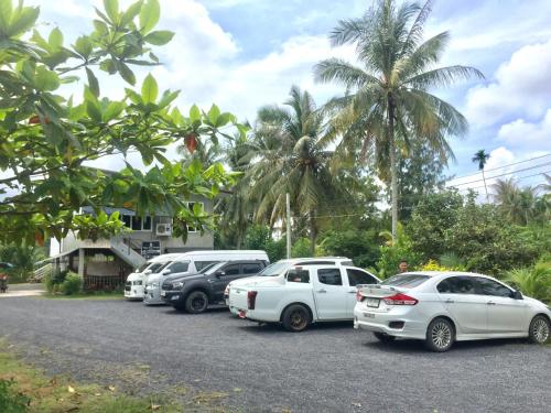 Baan Bang Kluai Resort บ้านบางกล้วย รีสอร์ท