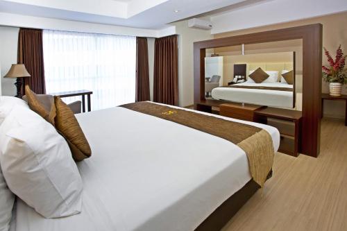 Hotel Gunawangsa MERR Room Type - Junior Suite