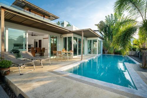 Tropical Pool Villa With Private Rooftop Tropical Pool Villa With Private Rooftop