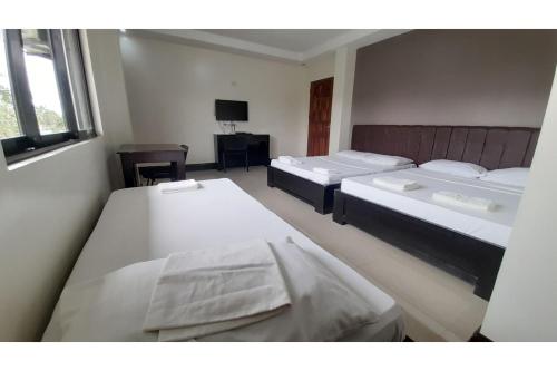 2 twin beds