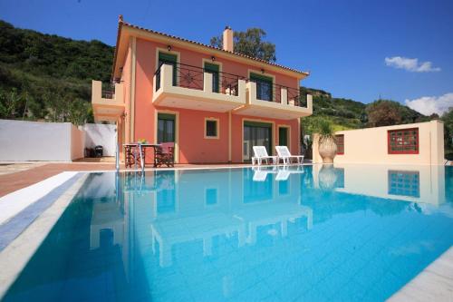  Kato Kateleios Villa Sleeps 6 with Pool and WiFi in Kateliós