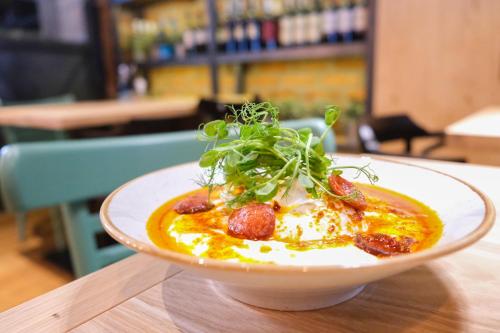 Apple Inn - image 12