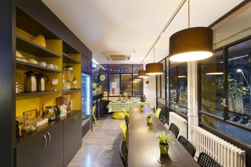 zonă comună salon/TV, Free Hostels Barcelona in Barcelona