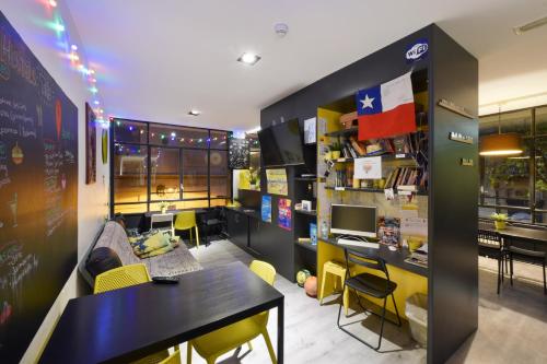Free Hostels Barcelona - image 14