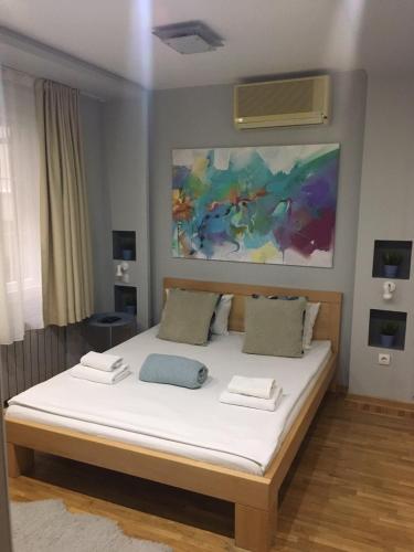 L9 Top Central Rooms and Apartments 2 - image 4