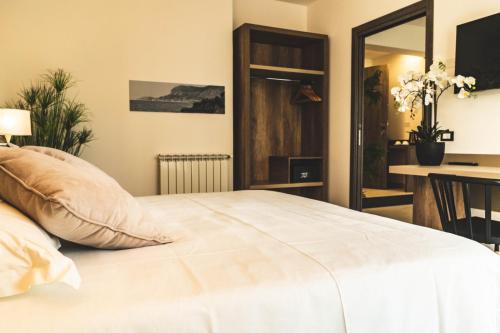 Hotel Pontemare - image 11