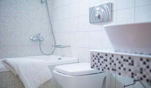  Ponti Villa Sleeps 6 with Pool Air Con and WiFi in Póndi