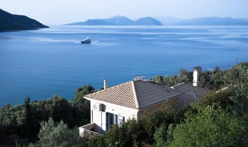  Ponti Villa Sleeps 6 with Pool Air Con and WiFi in Póndi