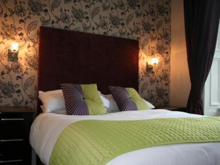 Royal Hotel Ideally located in the prime touristic area of Girvan, Royal Hotel promises a relaxing and wonderful visit. Featuring a complete list of amenities, guests will find their stay at the property a comfor