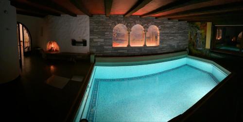 Schwarzwald-Villa mit Indoor-Pool 1.3km von Talstraße entfernt