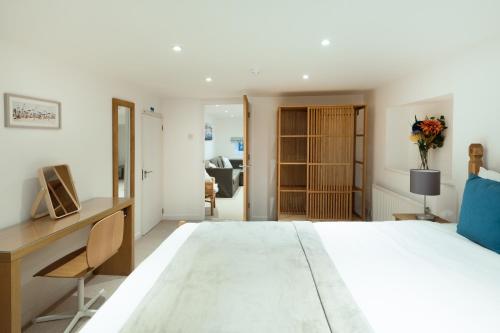 Oasis Apartment - image 6
