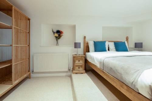 Oasis Apartment - image 8