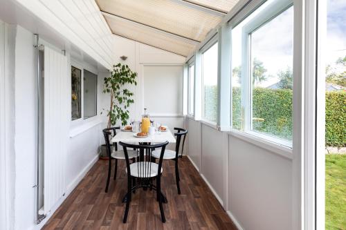 Oasis Apartment - image 5