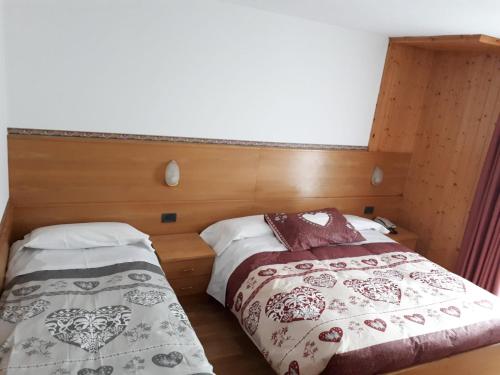 1 queen bed, 1 sofa bed