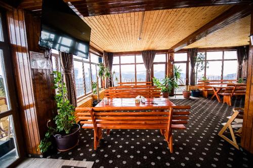 Étterem, Antonia Spa 180 Panaromic View in Ranca - Novaci