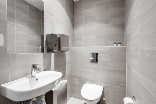 Bathroom, Forenom Aparthotel Stockholm Arlanda in Arlanda