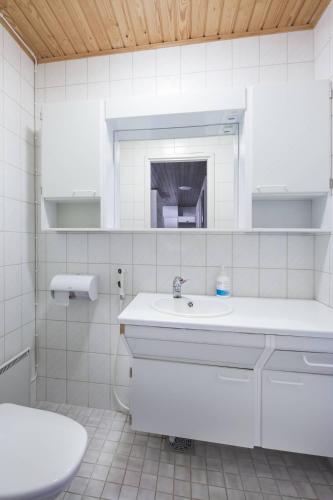 3 bedrooms, 7 beds