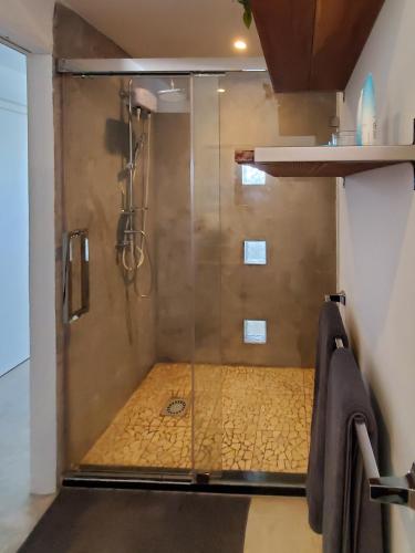 Sunny Hill - Private Pool Retreat near Mambo Beach - 2BR - No Utility Fees - image 3