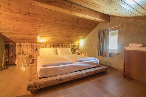 2 bedrooms, 4 beds