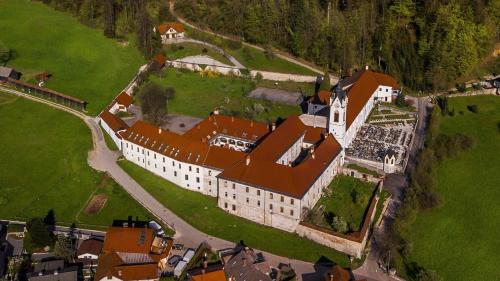 Samostan Mekinje - Accommodation - Kamnik