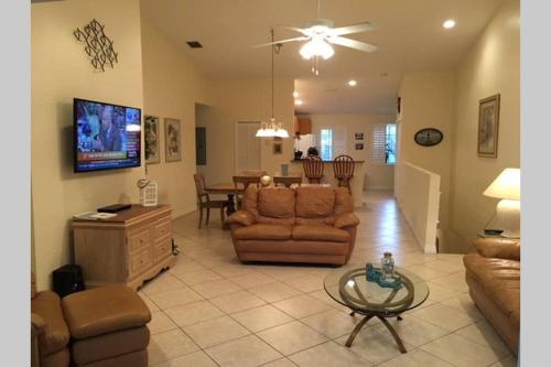 LIC Mgr - MODERN 4 BED 4 BATH VILLA - UPSCALE OCEANFRONT RESORT - INDOOR PICKLEBALL - SPEAKEASY! thumb 2
