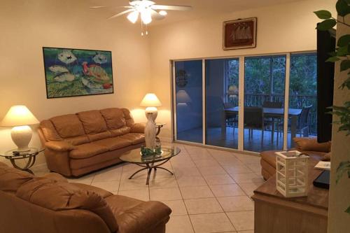 LIC Mgr - MODERN 4 BED 4 BATH VILLA - UPSCALE OCEANFRONT RESORT - INDOOR PICKLEBALL - SPEAKEASY! thumb 4
