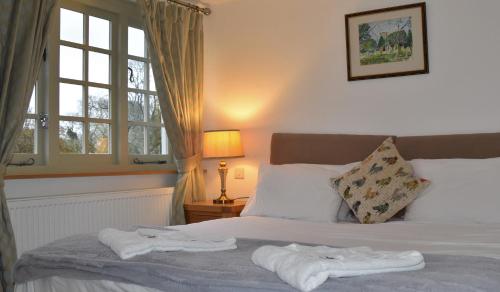 Three Horseshoes Country Inn - image 9