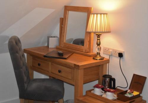 Three Horseshoes Country Inn - image 5