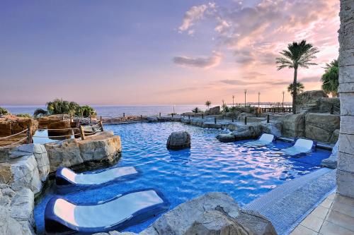 Holiday Premium Resort - image 8