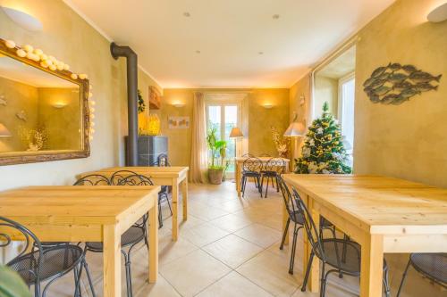Pubi/sohvabaar, White Lilac Romantic B&B - Adults only in Arona