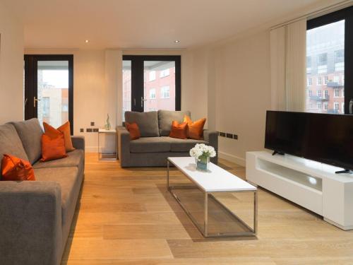 Central Tower Bridge Apartment in London