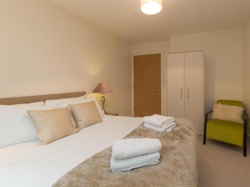 Central Tower Bridge Apartment - image 9