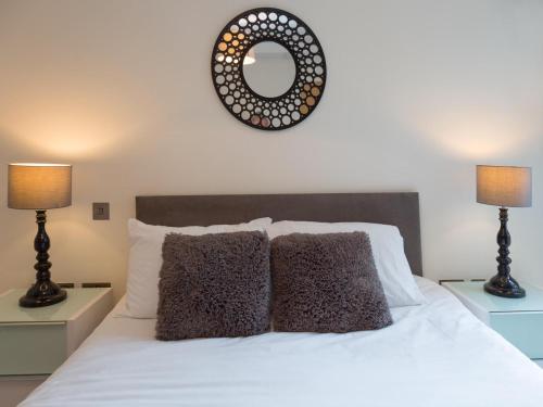 Central Tower Bridge Apartment - main image