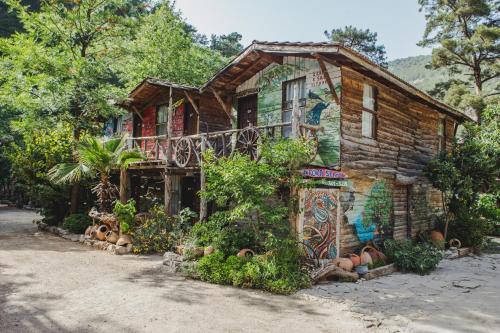 Kadir's Top Tree Houses