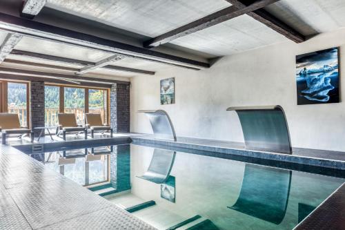 Chalet Carte Blanche Raven