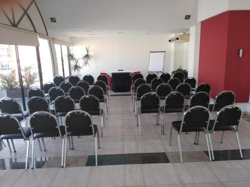 Urquiza Apart Hotel & Suites - image 5