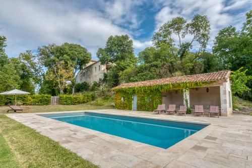 Cazes-Mondenard Chateau Sleeps 12 with Pool and WiFi gîte à louer Anglars-Juillac