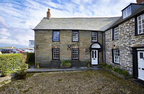 Padstow Villa Sleeps 10 With Wifi, Padstow, Cornwall