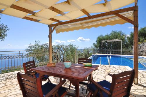  Katavolos Villa Sleeps 4 with Pool Air Con and WiFi in Katávolos