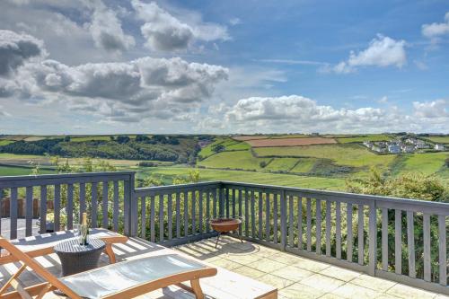 Mawgan Porth Villa Sleeps 8 With Wifi