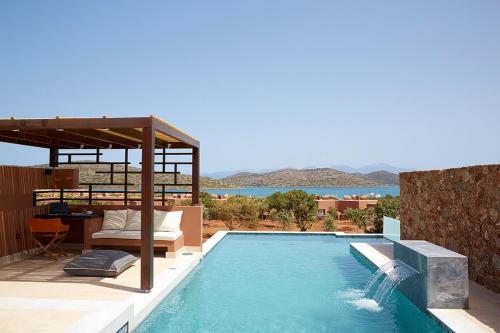  Tsifliki Villa Sleeps 6 with Pool Air Con and WiFi in Kalidhón
