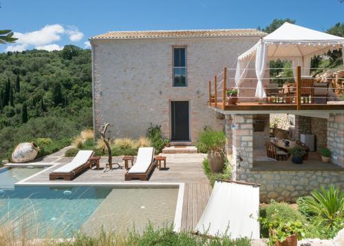  Kokkini Villa Sleeps 6 with Pool Air Con and WiFi in Kokkínion