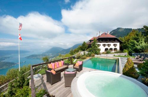 Faverges Villa Sleeps 15 Pool WiFi gîte à louer Lathuile