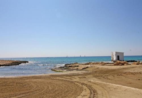 Urbanitzacio Montemar Villa Sleeps 7 with Pool Air Con and WiFi gîte à louer Urbanització Montemar