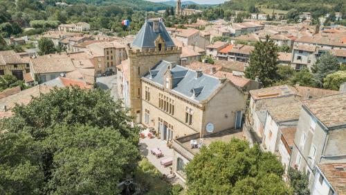 Chalabre Chateau Sleeps 12 with Pool and WiFi gîte à louer Forêt de Belesta
