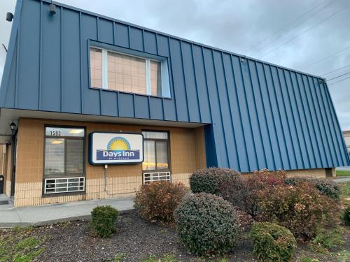 Days Inn by Wyndham Winchester - image 3