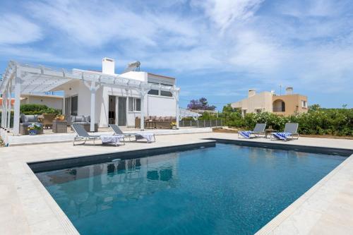  Kolympia Villa Sleeps 6 with Pool Air Con and WiFi in 851 03 Kolymbia